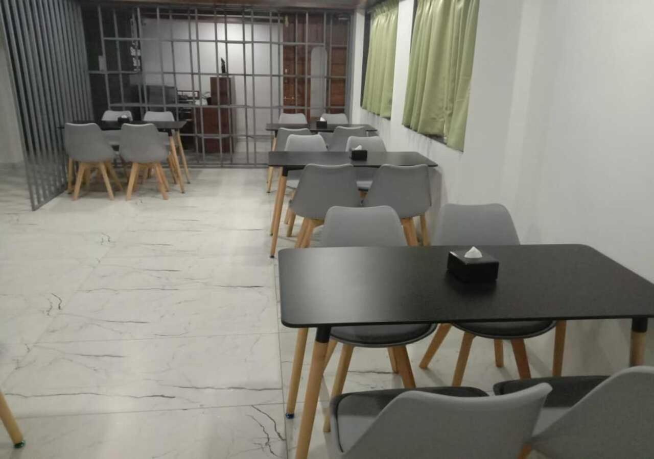 Sharman Suites Poona Buitenkant foto