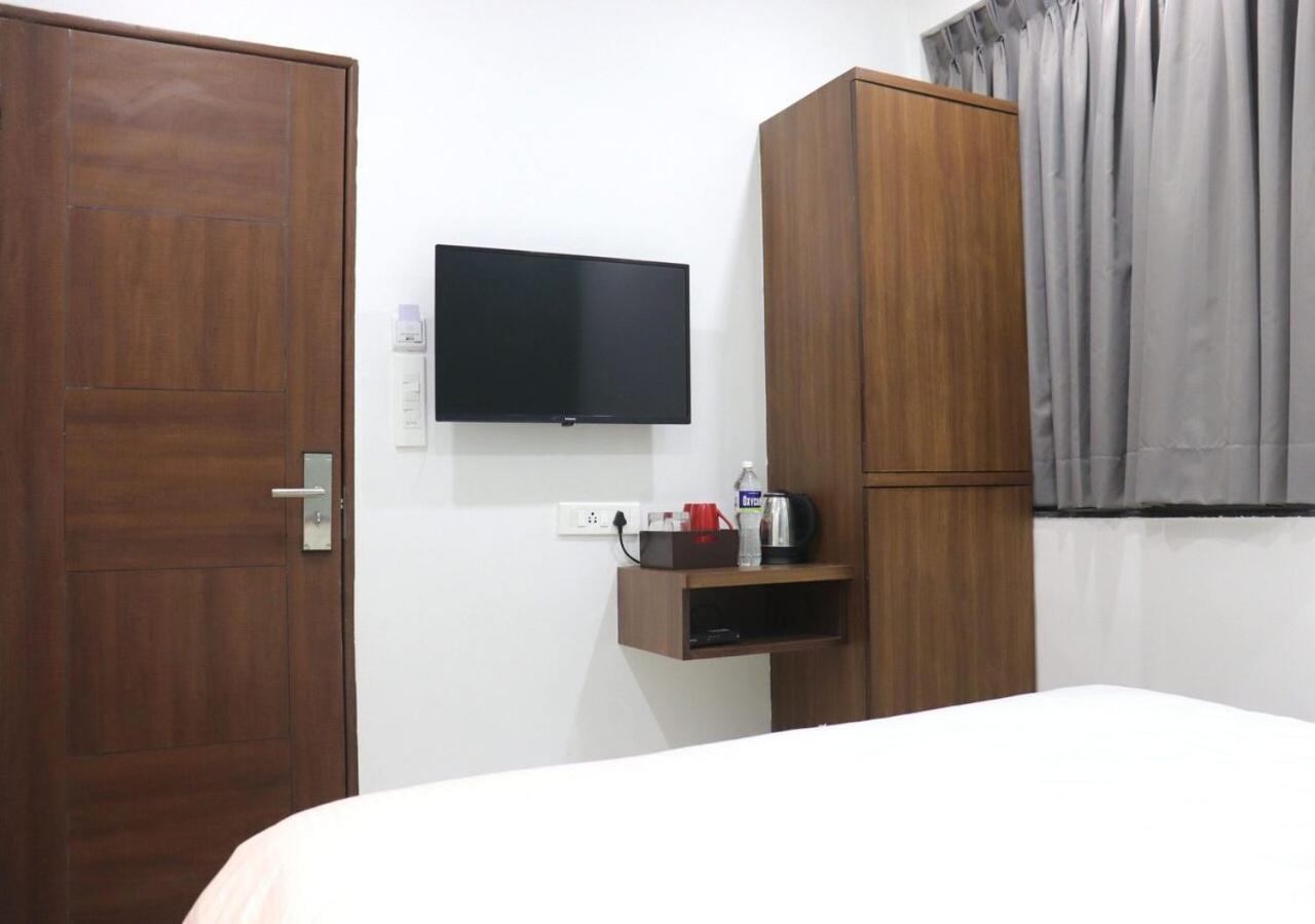 Sharman Suites Poona Buitenkant foto