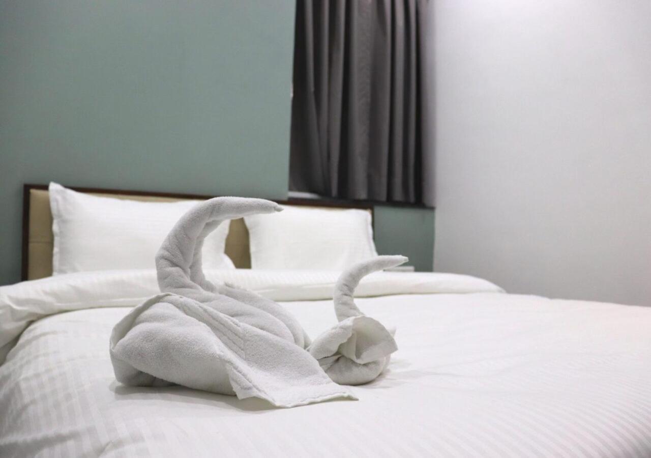 Sharman Suites Poona Buitenkant foto