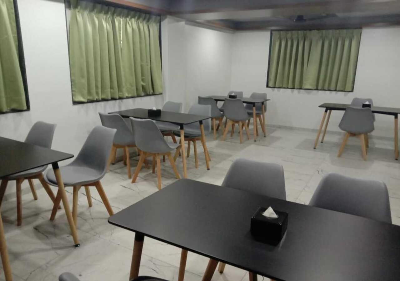 Sharman Suites Poona Buitenkant foto