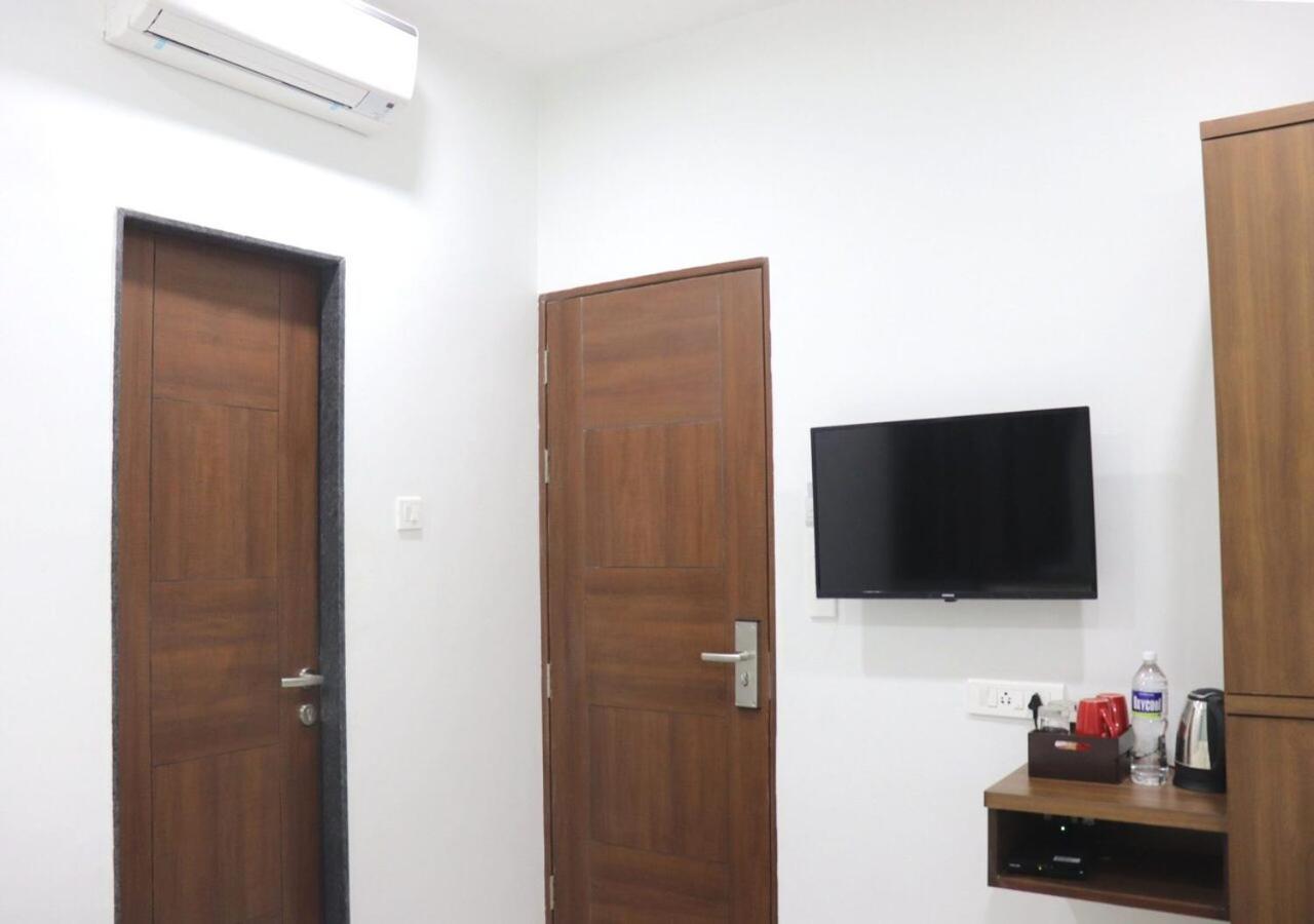 Sharman Suites Poona Buitenkant foto