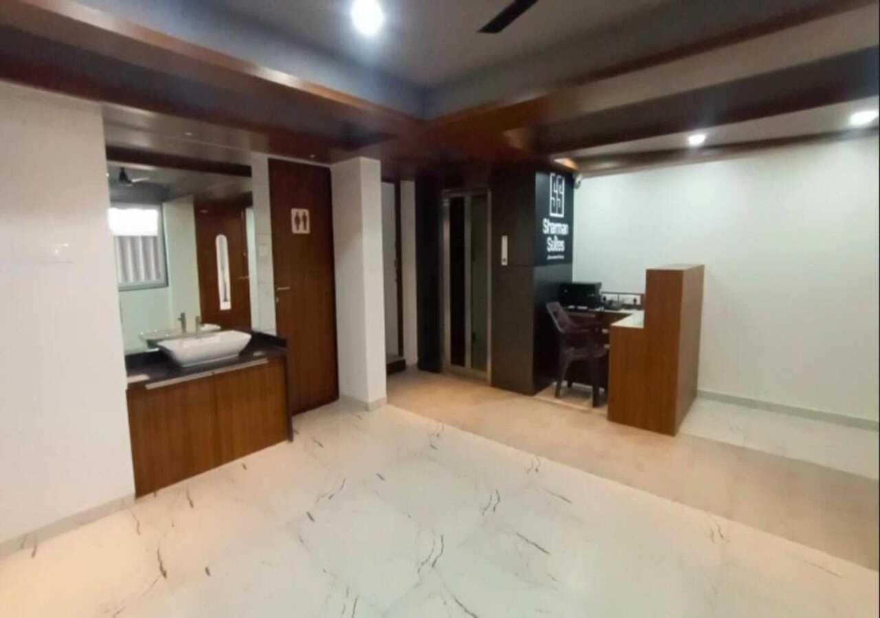 Sharman Suites Poona Buitenkant foto