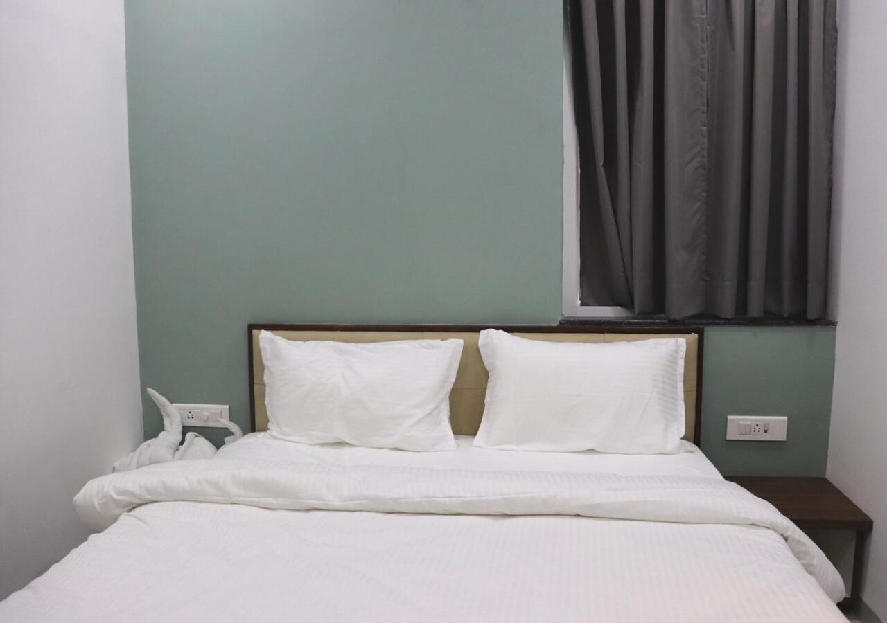 Sharman Suites Poona Buitenkant foto
