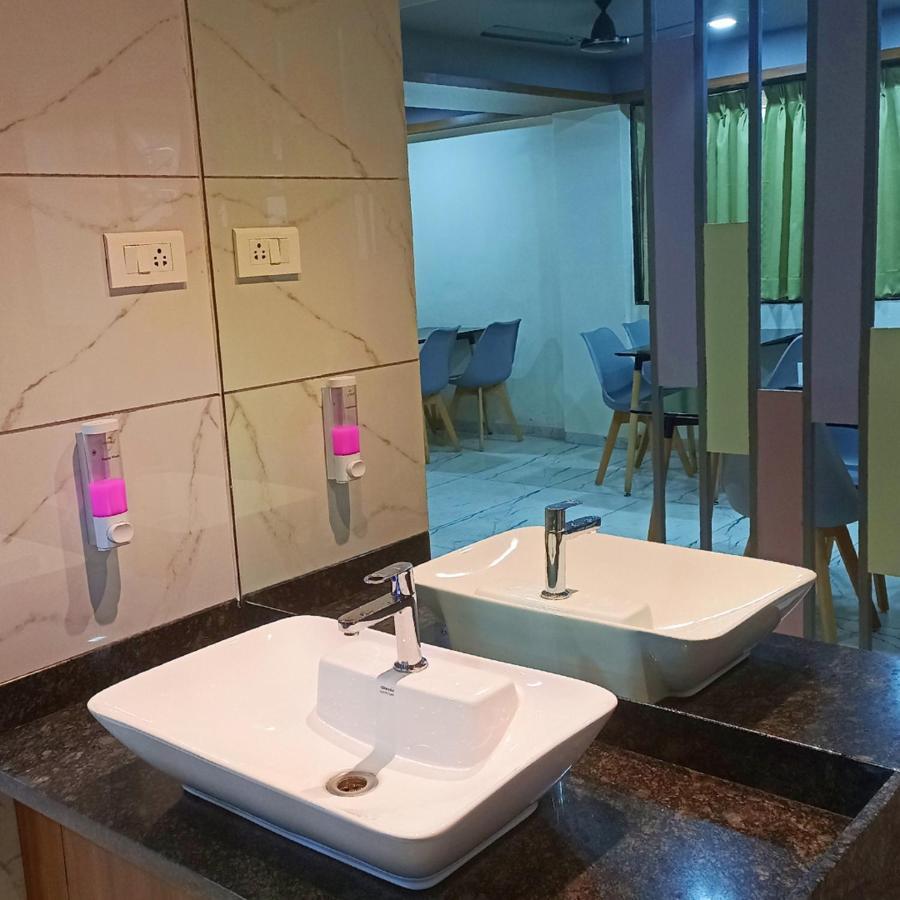 Sharman Suites Poona Buitenkant foto