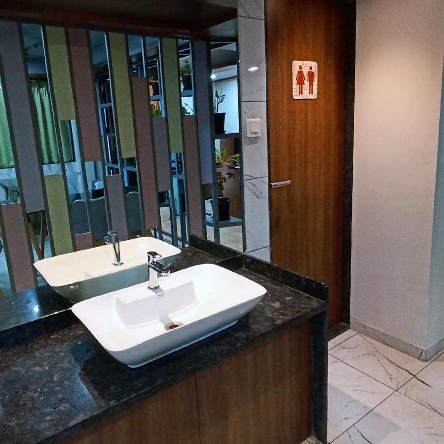 Sharman Suites Poona Buitenkant foto